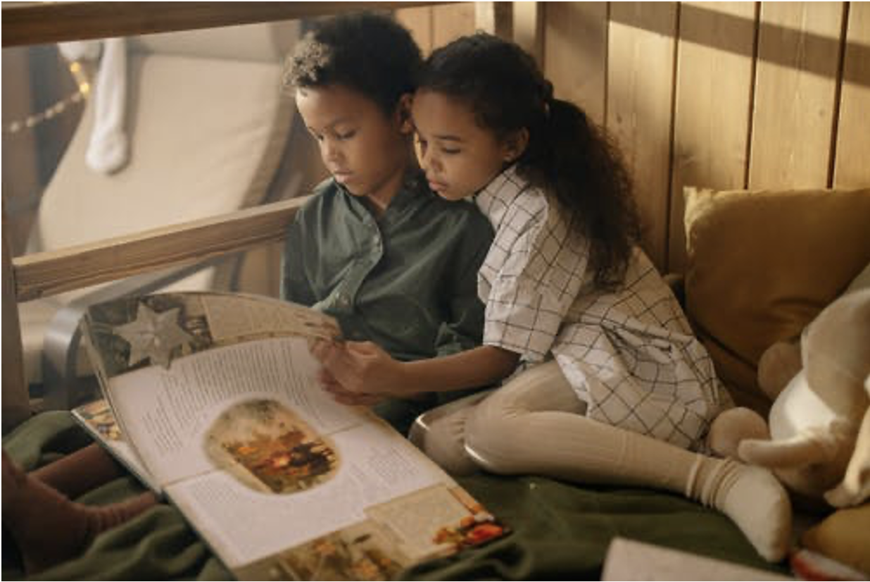 siblings reading